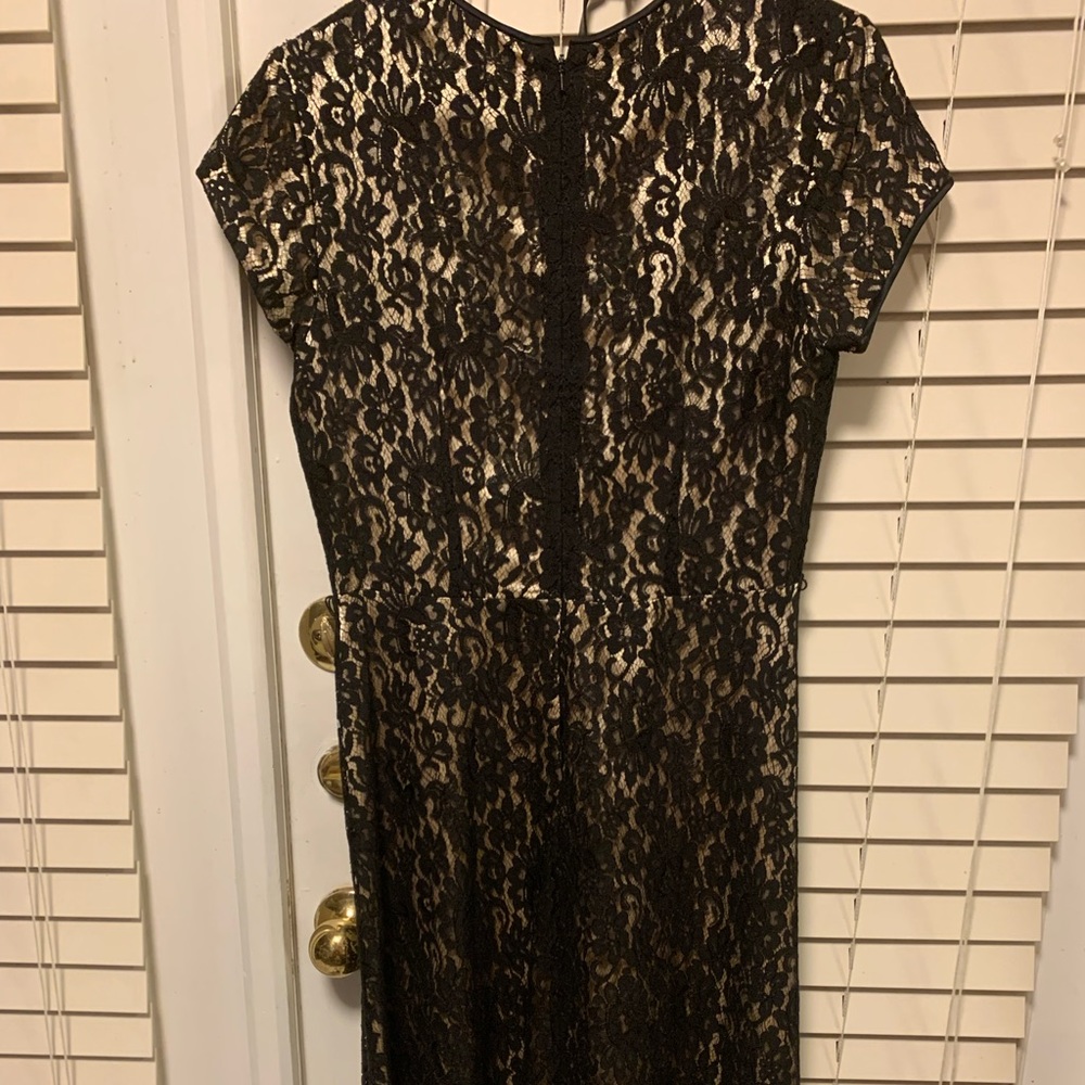 Women’s Talbots size 8 dress gold & black & belt